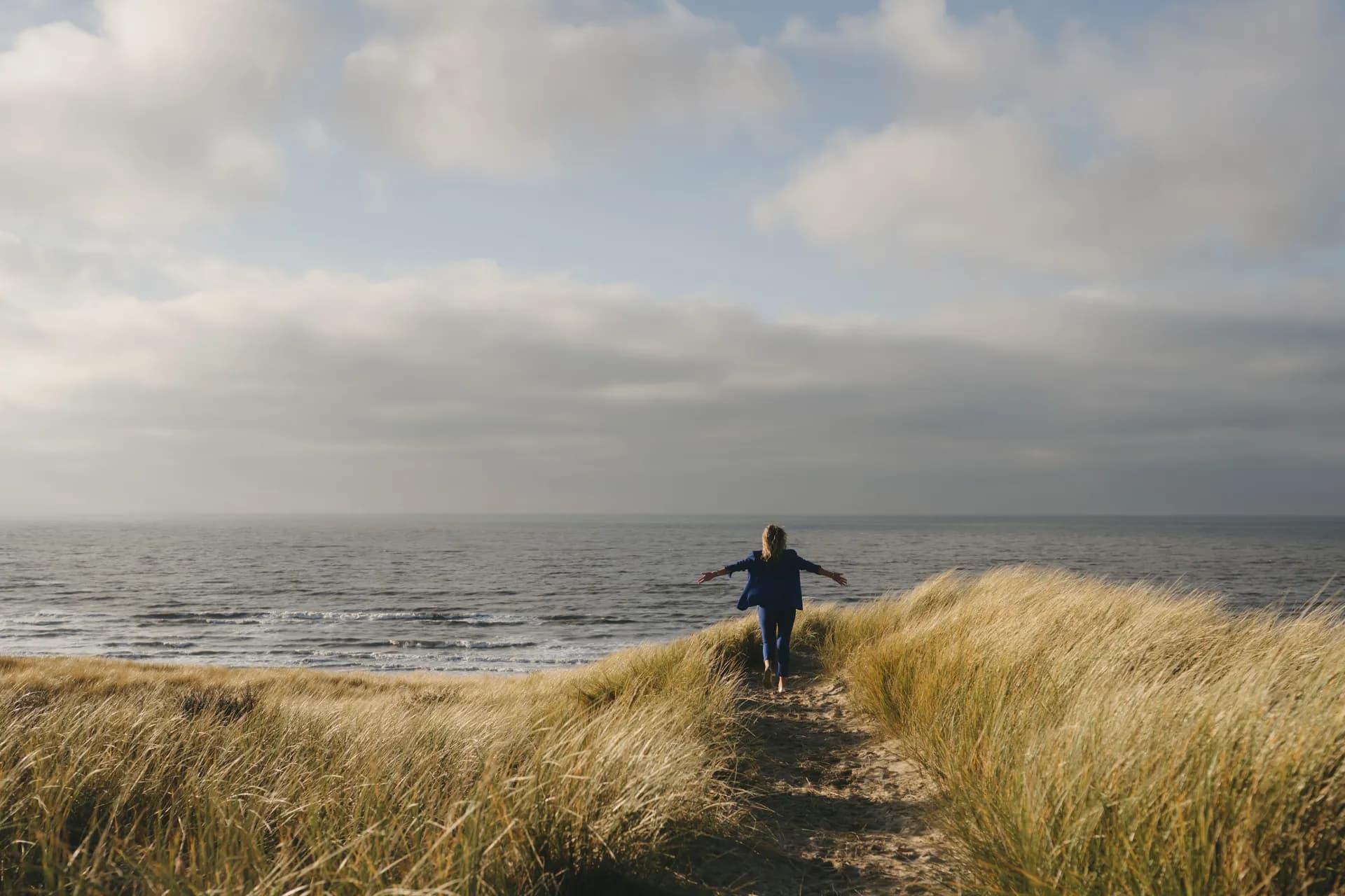 Laurine op het strand
